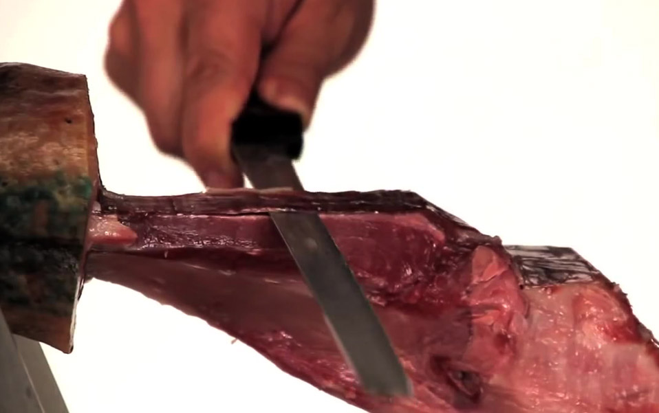 Lonchear el codillo del jamón